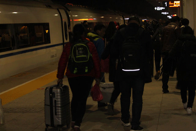 跟拍春运路上的点滴滴滴石柱的小伙伴们回家过年啦