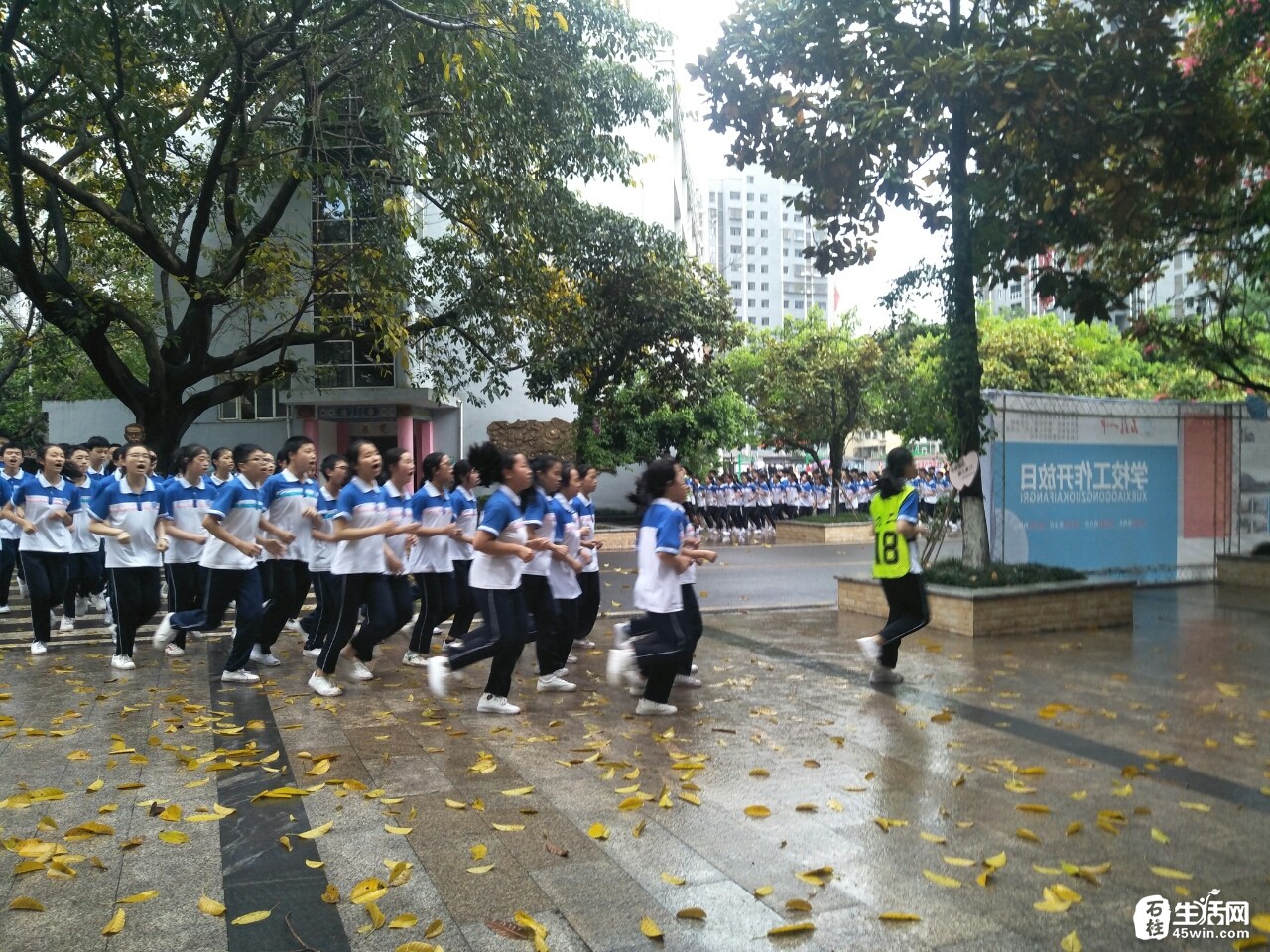 石一中迎来2019年春季学期"学校工作开放日.