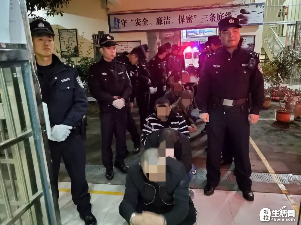 石柱法院法警队圆满完成, 陈某等11名被告人涉恶案件提押任务