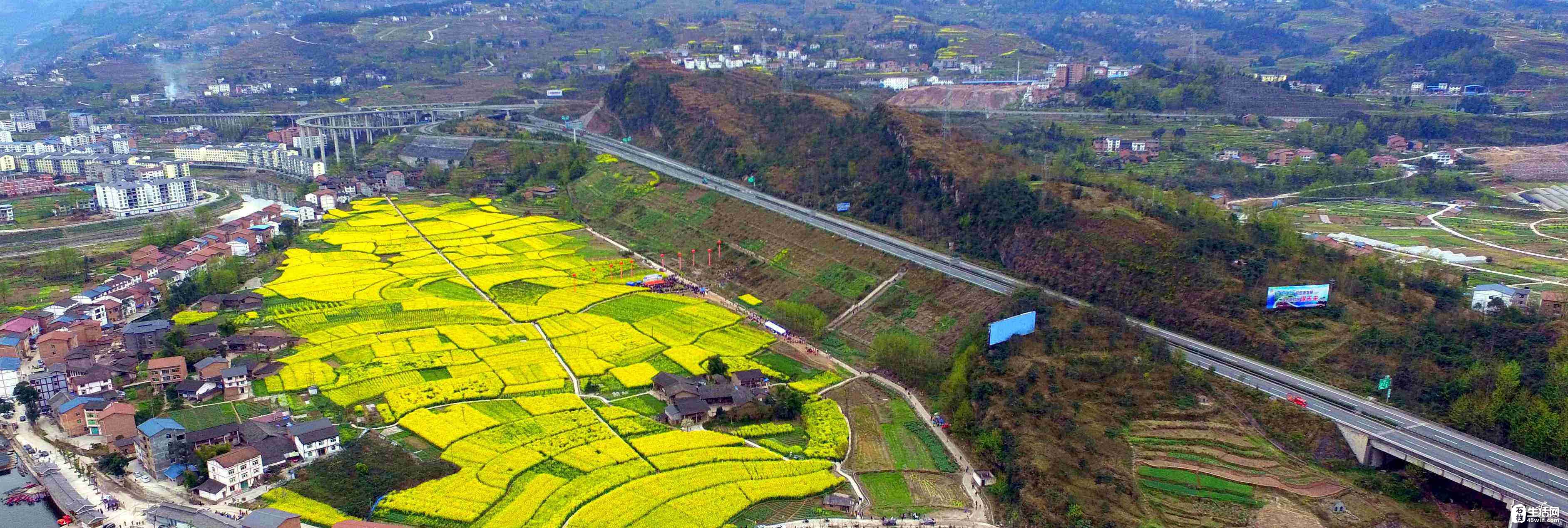 县委宣传部谭华祥摄于三河镇川主社区. (联系电.jpg