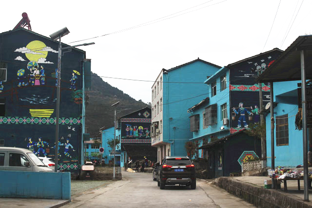 在石柱县三河镇,有一个蓝色的小村子.