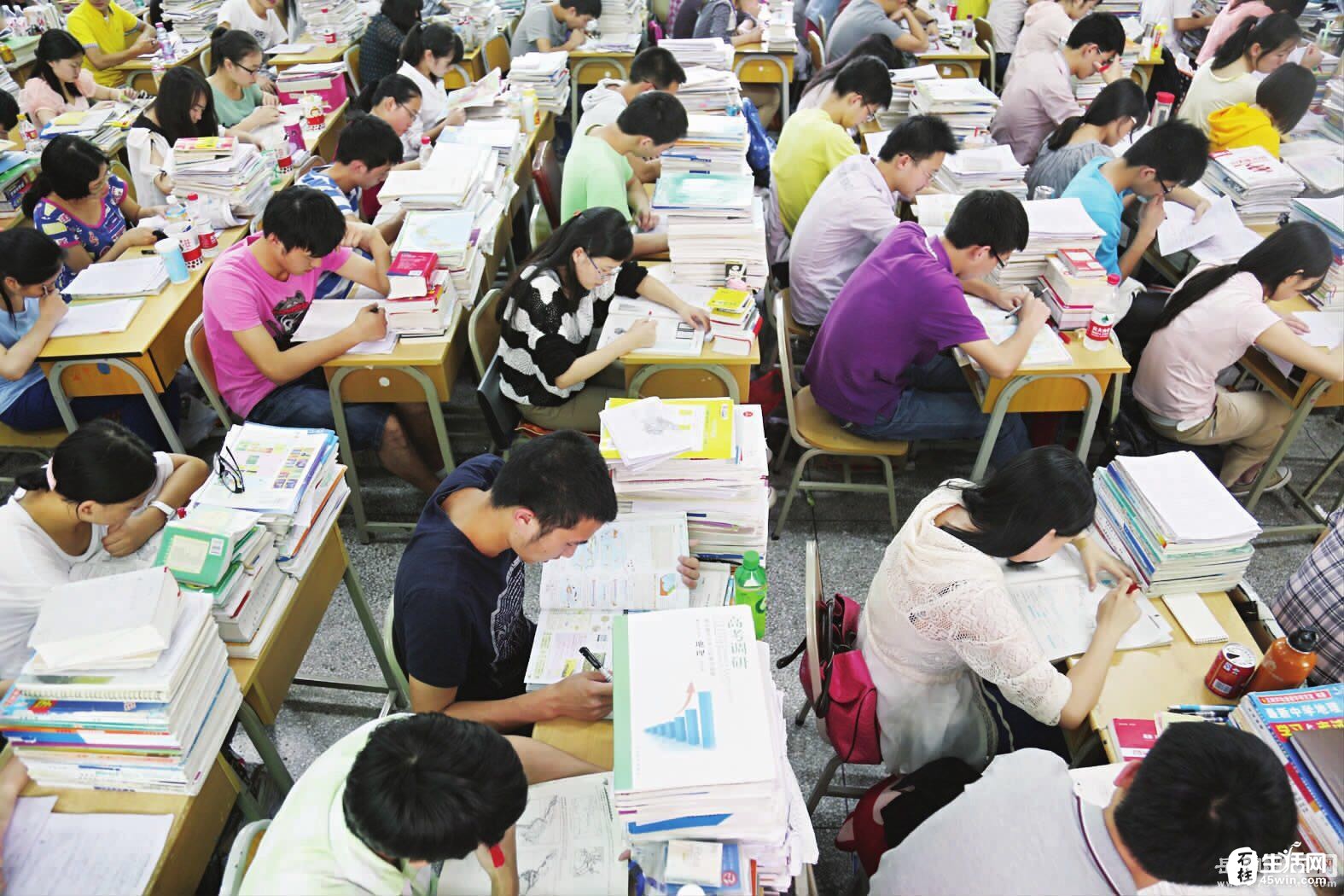 今年全国高考报名人超千万高考报名人数达到十年来最高